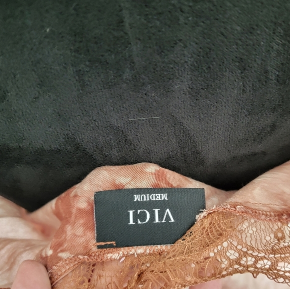 Vici Swing Into Spring Brown Tie Dye Lace Cami Size Medium - Picture 6 of 7